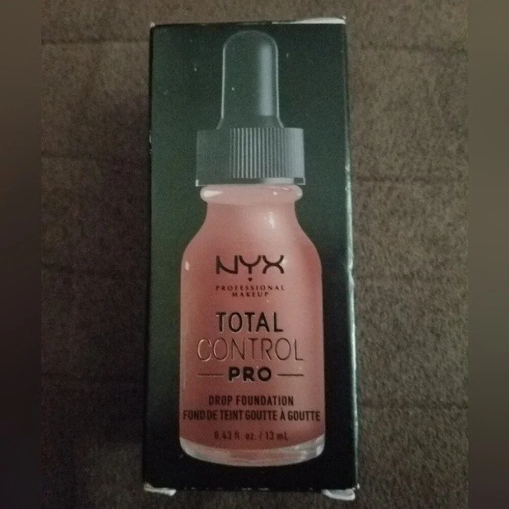 NYX Total Control Pro Drop Foundation Cappuccino